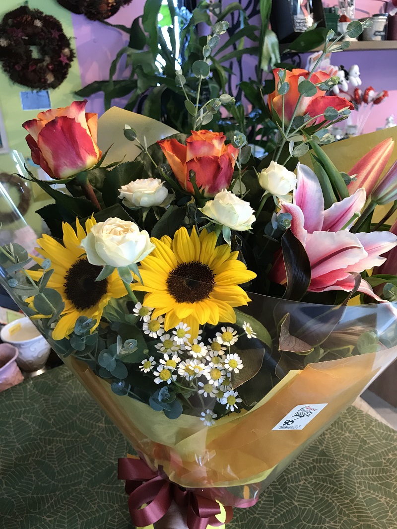 M75-0006_Flower Station NIINAから「花の里三豊市の季節の花束」