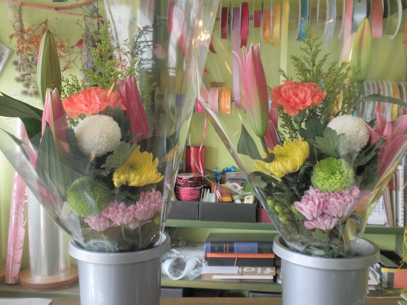 M75-0005_Flower Station NIINAから「花の里三豊市の季節のお供え用お仏花1対(2束)」