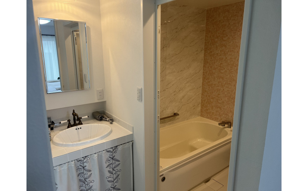 小豆島の小さなホテル くすの木とオリーブの森-KEI- 宿泊チケット 1泊朝食付 くすの木の部屋 (2名1室）