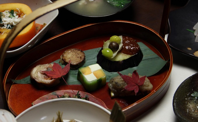 【一棟貸の町家「古街の家」】「料亭公楽」特選料理付宿泊プラン 旅行 宿泊券 お食事券 チケット 