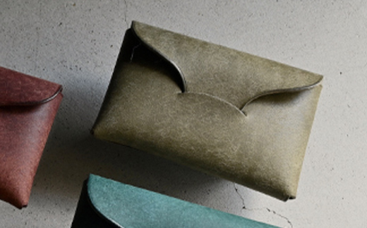 封筒のような プエブロレザーの名刺も入るシームレスカードケース 【グリージオ （カーキ系）】 F5J-1039