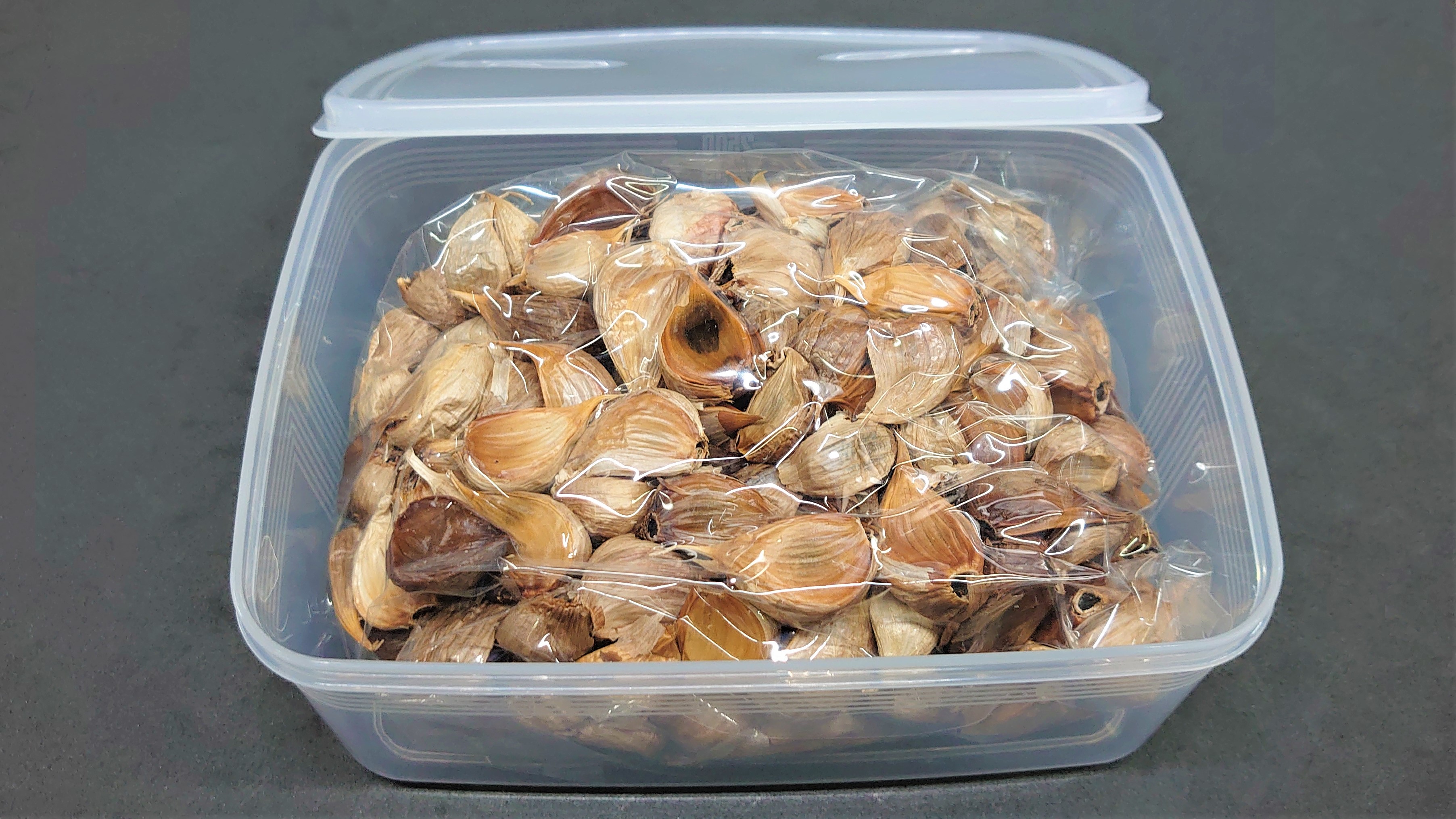 香川県産黒にんにく使用　熟成黒にんにく900ｇ【B-27】