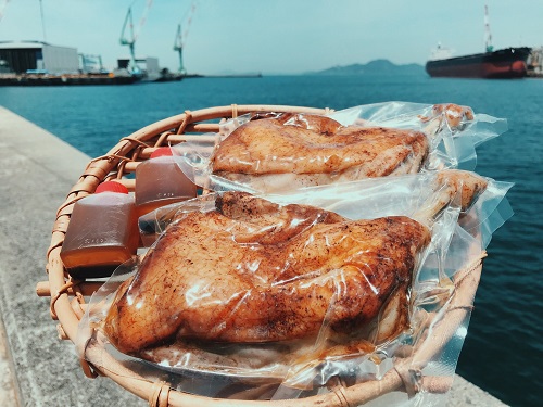 骨付鳥つぼ屋　おやどり　４本セット　とりの旨味を凝縮したチキンオイル付【H-26】