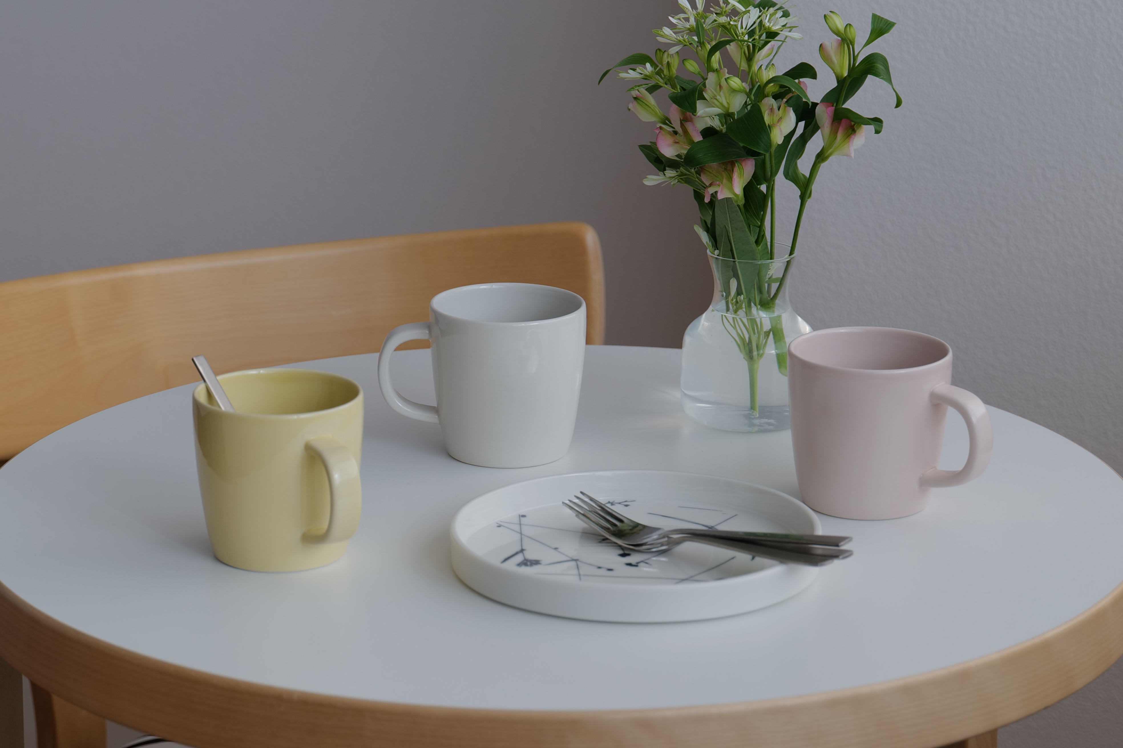 【Mustakivi】 MUKI マグカップ YELLOW｜ ムスタキビ Mustakivi むすたきび MUSTAKIVI Marimekko マリメッコ デザイナー 砥部焼 北欧 キッチン 食器 食器 湯呑 皿 ティーカップ 石本藤雄 フィンランド おしゃれ ギフト プレゼント 贈り物 テーブルウェア 数量限定 人気 おすすめ 愛媛県 松山市 送料無料