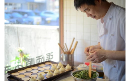 【ミシュランガイド掲載】 点心専門店の手づくり焼き餃子30個 / 1.05kg （タレ・作り方付き）水餃子 餃子 ギョーザ 餃子 ギョーザ 点心 中華 餃子 ギョーザ 餃子 ギョーザ 点心 中華 点心 中華料理 愛媛 松山市 おすすめ人気