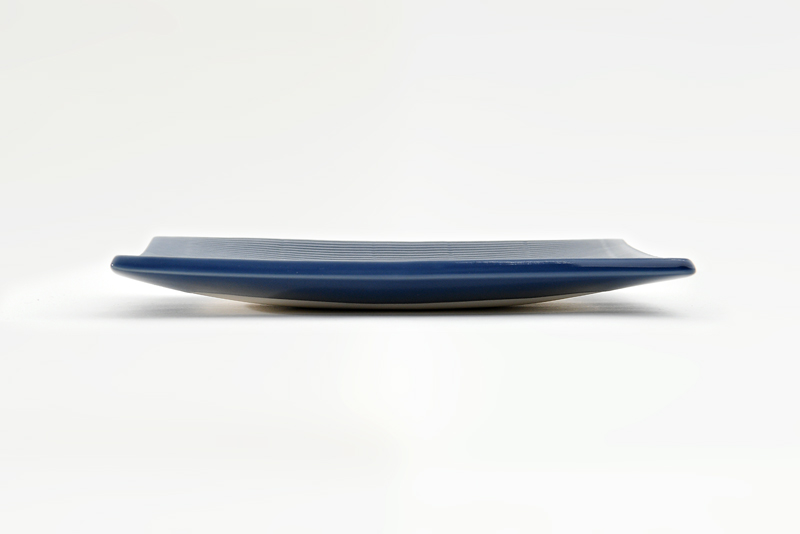 【Mustakivi】SOBA プレート BLUE｜ ムスタキビ Mustakivi むすたきび MUSTAKIVI Marimekko マリメッコ デザイナー 砥部焼 北欧 キッチン 食器 食器 湯呑 皿 ティーカップ 石本藤雄 フィンランド おしゃれ ギフト プレゼント 贈り物 テーブルウェア 数量限定 人気 おすすめ 愛媛県 松山市 送料無料