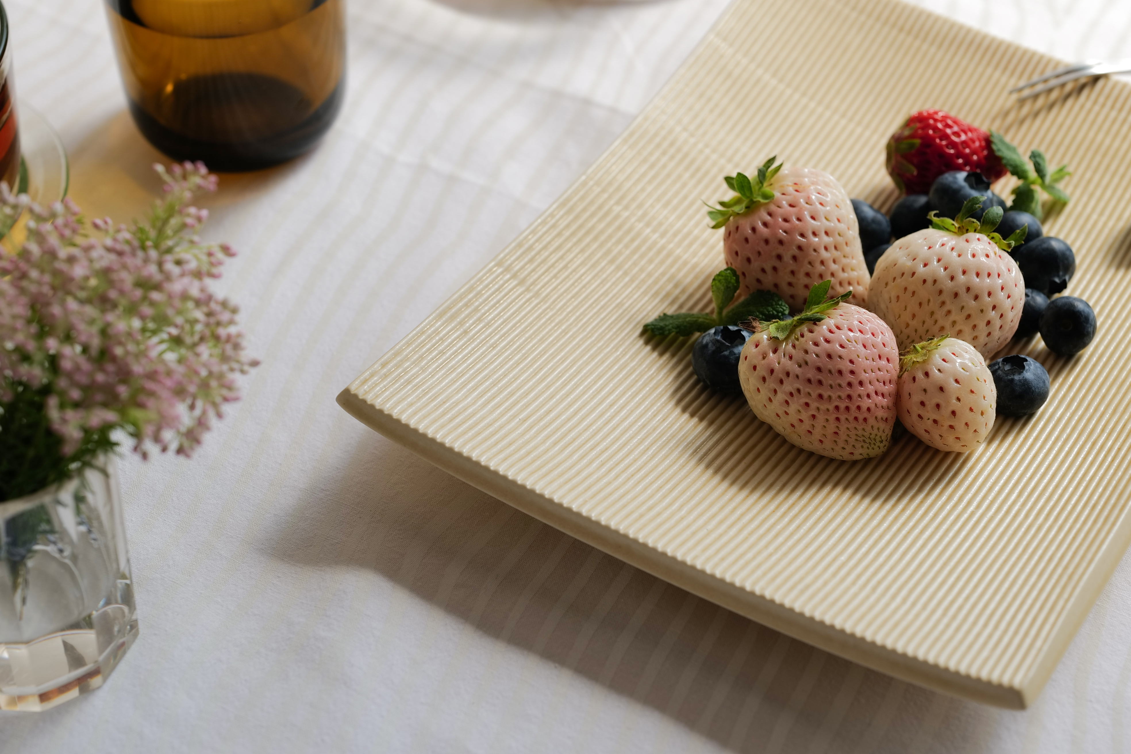 【Mustakivi】SOBA プレート BEIGE｜ ムスタキビ Mustakivi むすたきび MUSTAKIVI Marimekko マリメッコ デザイナー 砥部焼 北欧 キッチン 食器 食器 湯呑 皿 ティーカップ 石本藤雄 フィンランド おしゃれ ギフト プレゼント 贈り物 テーブルウェア 数量限定 人気 おすすめ 愛媛県 松山市 送料無料