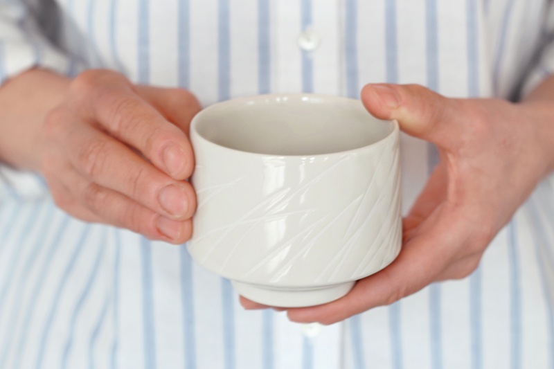 【Mustakivi】TUULI カップ WHITE｜ ムスタキビ Mustakivi むすたきび MUSTAKIVI Marimekko マリメッコ デザイナー 砥部焼 北欧 キッチン 食器 食器 湯呑 皿 ティーカップ 石本藤雄 フィンランド おしゃれ ギフト プレゼント 贈り物 テーブルウェア 数量限定 人気 おすすめ 愛媛県 松山市 送料無料