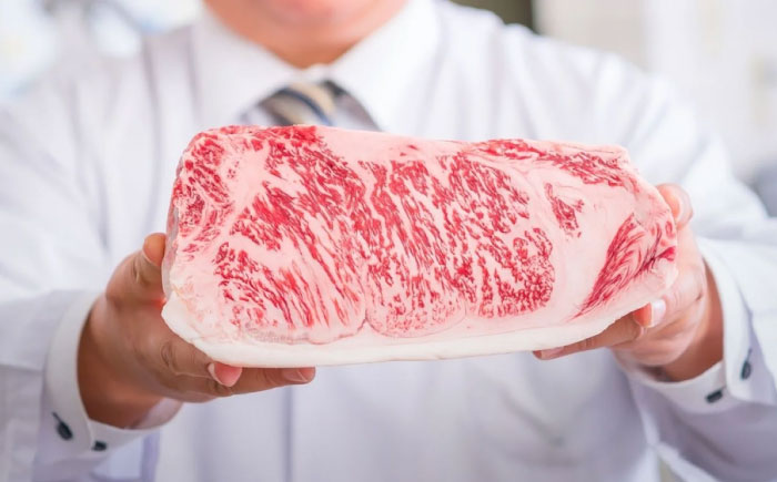 【冷凍】キメが細かく濃厚なうまみ！国産ブランド牛！愛姫牛肩ロース 焼肉用 800g （4人前）牛肉 ステーキ お肉 国産肉 焼肉 送料無料 お取り寄せ グルメ 愛媛県大洲市/有限会社 木村屋精肉店 [AGCC021]