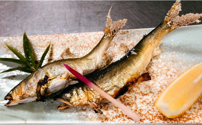 夜の大洲城を眺めながらのお食事【との町たる井2階席 お食事チケット10000円】 愛媛県大洲市/有限会社 樽井旅館 チケット ディナー 体験 食事 レストラン 和食 日本料理 いも炊き [AGAH017]