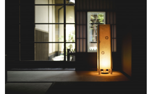 大洲産ヒノキと国の伝統工芸品大洲和紙でつくる灯