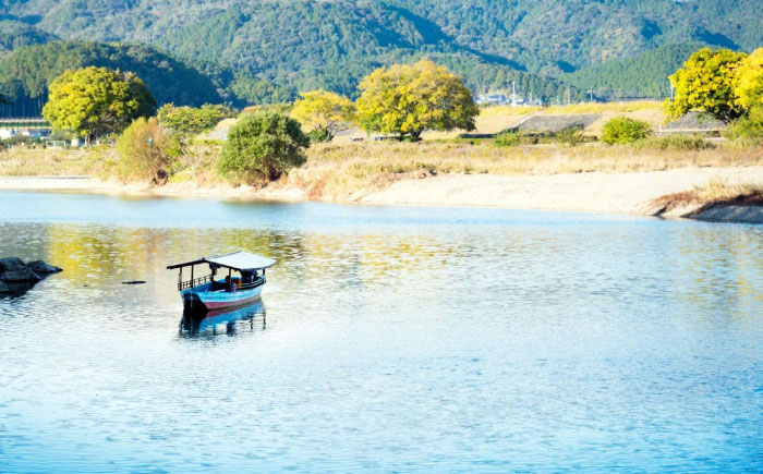 【5〜11月限定】NIPPONIA HOTEL 大洲 城下町 肱川遊覧付き 1泊2日ペア宿泊券（2食付き）愛媛県大洲市/バリューマネジメント株式会社 [AGDP018]旅館 浴衣 家族旅行 デート 観光 ホテル 宿泊チケット 記念日 ランチ ディナー 食事券 チケット 家族旅行 ギフト券 体験チケット 旅行 クーポン 予約 食事 ギフト券 愛媛県 大洲市