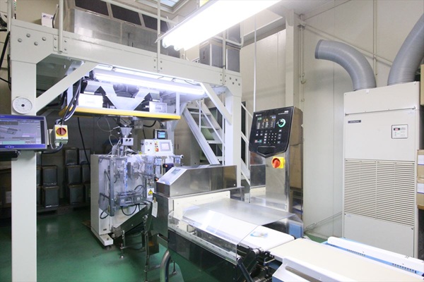 無添加 アーモンドフィッシュ 1袋30パック入り【栄養機能食品】 給食使用 個包装 小分け カルシウム 小魚 おやつ おつまみ おすすめ 瀬戸内海産 かたくちいわし 美味しい おいしい 阿川食品株式会社 国産 愛媛 伊予市 | A23