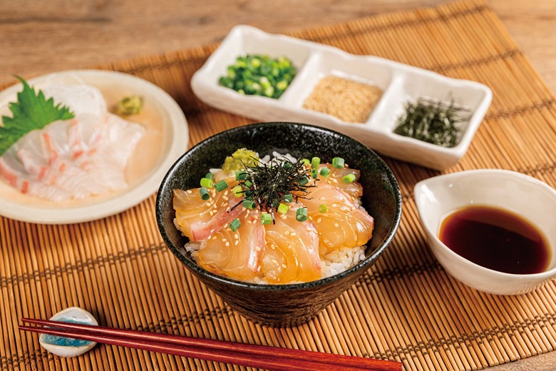 ごちそう鯛めし４食セット 真鯛 宇和島風 生鯛めし 郷土料理 鯛 切り身 刺身 冷凍 鯛めし 愛媛県 国産 マルトモ｜B474