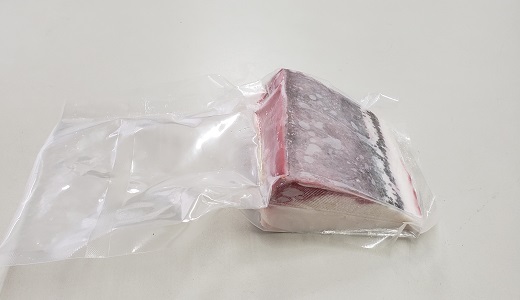 異次元の鮮度！宇和海産「超冷薫」冷凍ぶり ブロックカット（１kg）