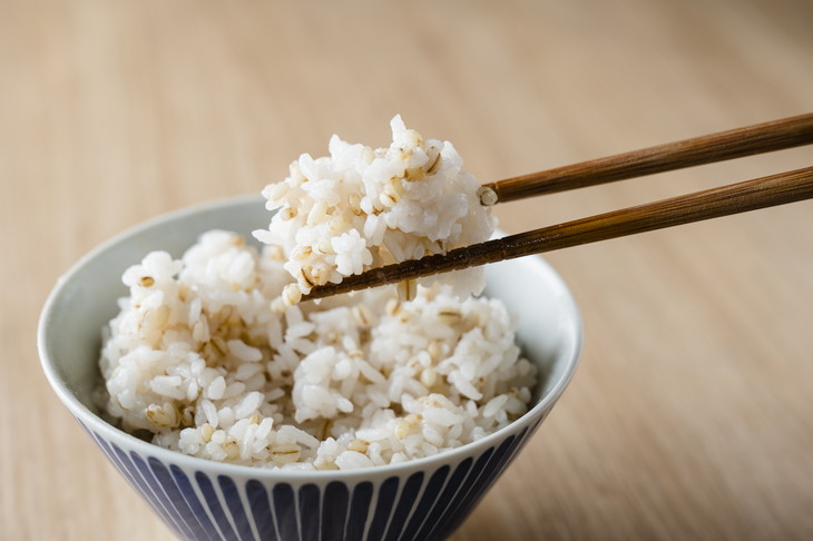 もち麦 1kg　雑穀 健康志向 お取り寄せ 自然 仕七川地区の清流 ※着日指定不可