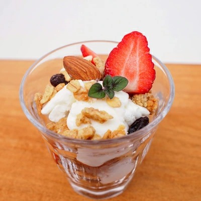 グラノーラ「美川茶とホワイトチョコのグラノーラ（150g×1袋）」 | シリアル オートミール 朝食 食品 グルメ お取り寄せ ギフト 国産 ミックス ギフト プレゼント 愛媛 久万高原町