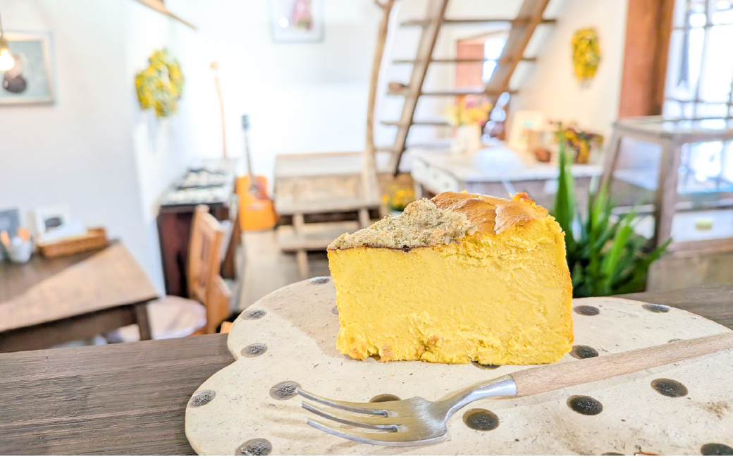 パンプキンチーズケーキ｜甘さ控えめ・素材の風味にこだわった手作りスイーツ 素材の味 風味 手作り カフェ チーズ バスクチーズケーキ お取り寄せ ギフト