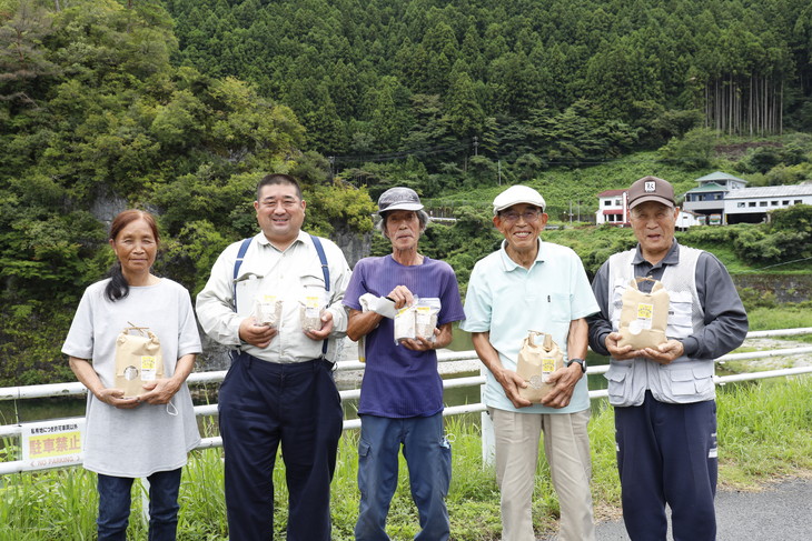 もち麦 1kg　雑穀 健康志向 お取り寄せ 自然 仕七川地区の清流 ※着日指定不可