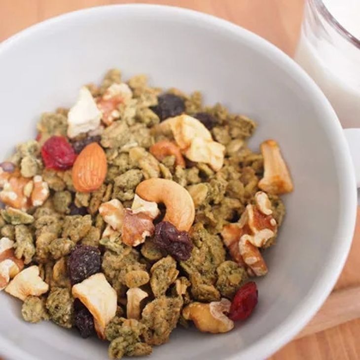 グラノーラ「よもぎのグラノーラ（150g×1袋）」｜シリアル オートミール 朝食 食品 地とうきび ナッツ フルーツ アーモンド クルミ カシューナッツ レーズン クランベリー 自家製干しりんご りんご 里山グラノーラ アイス トッピング ミニパフェ おやつ お菓子 菓子工房 ナチュラル ザクザク食感 自然の恵み 甘酸っぱさ 濃縮 グルメ お取り寄せ ギフト 国産 ミックス 人気 ギフト プレゼント 愛媛 久万高原町