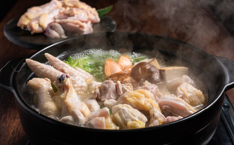 媛っこ地鶏 水炊き用セット（3～4人前）｜ モモ ムネ 手羽先 手羽元 特製スープ 愛媛県 久万高原町 久万山養鶏研究所 地鶏 鶏肉 肉 食感 旨み ヘルシー 和風 鍋 水炊き コラーゲン お取り寄せ グルメ 国産 冷蔵 ※北海道・沖縄・離島への配送不可