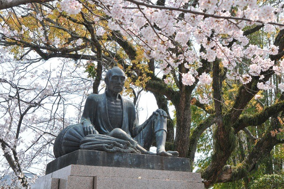 隨鷹。斐〒證ョ繧峨○繧句▼蠎キ縺・縺上j