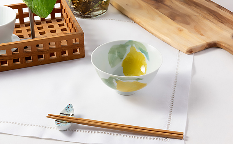 砥部焼 東窯 茶碗 1点 レモン 食器 皿 民芸品 伝統工芸 お茶碗 鮮やか 焼き物 華やか 食卓 磁器 陶器 白磁 ごはん おしゃれ 