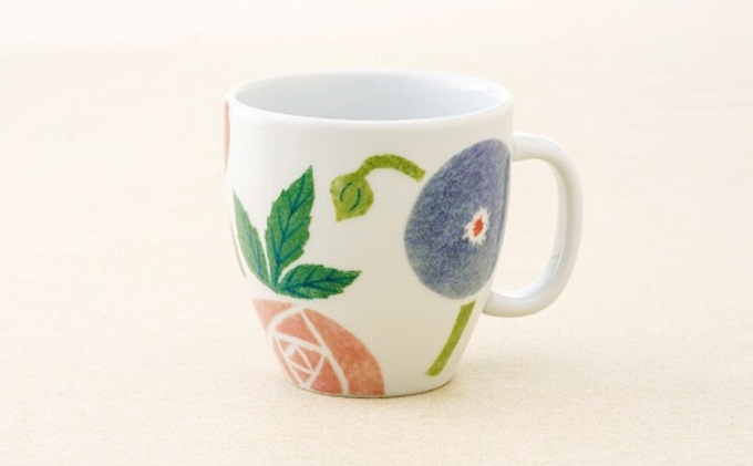 ＜砥部焼＞きよし窯　マグカップ：彩り花【高島屋選定品】［50R0905］ キッチン雑貨 食器 花柄 華やか 鮮やか おしゃれ かわいい 口当たり滑らか ティータイム 