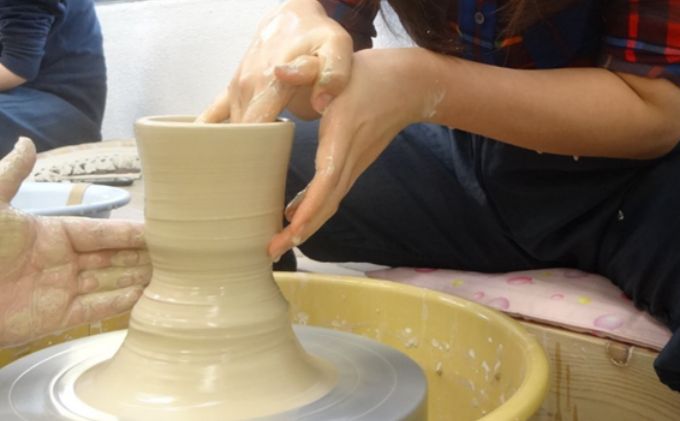 砥部焼陶芸体験チケット 歴史 伝統的 工芸品 絵付け 器 置物 手びねり 電動ロクロ 江戸時代 焼き物 オリジナル 