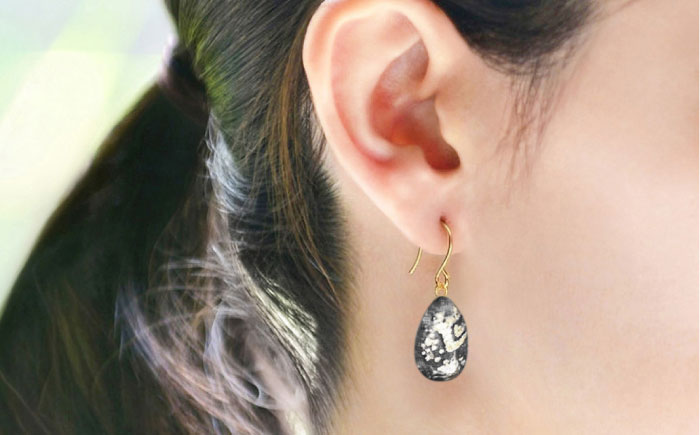 IKAZAKI WASHI JEWERLY しずくピアス「ブラック」レース柄／アクセサリー ピアス ジュエリー 和紙 伝統工芸 内子町 四国 愛媛県 【株式会社五十崎社中】 [BKCN008]