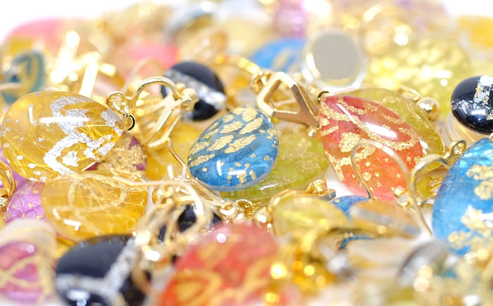 IKAZAKI WASHI JEWERLY しずくピアス「レッド」鞠柄／アクセサリー ピアス ジュエリー 和紙 伝統工芸 内子町 四国 愛媛県 【株式会社五十崎社中】 [BKCN010]