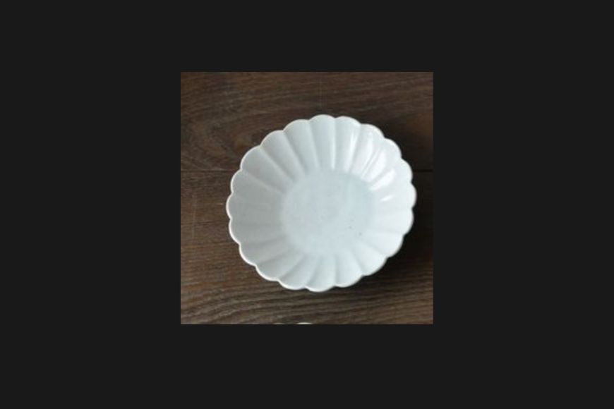 砥部焼 菊型皿セット（直径約17cm×2枚） 白 【ふるさと納税 人気 おすすめ ランキング 食器 皿 お皿 砥部焼 おさら 陶芸 和食 洋食 手作り おしゃれ かわいい 愛媛県 伊方町 送料無料】 IKTS011-1