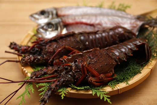 【数量限定】【匠の漁】伊勢えび・三崎アジ一夜干し特選セット（各2枚） IKTJ007