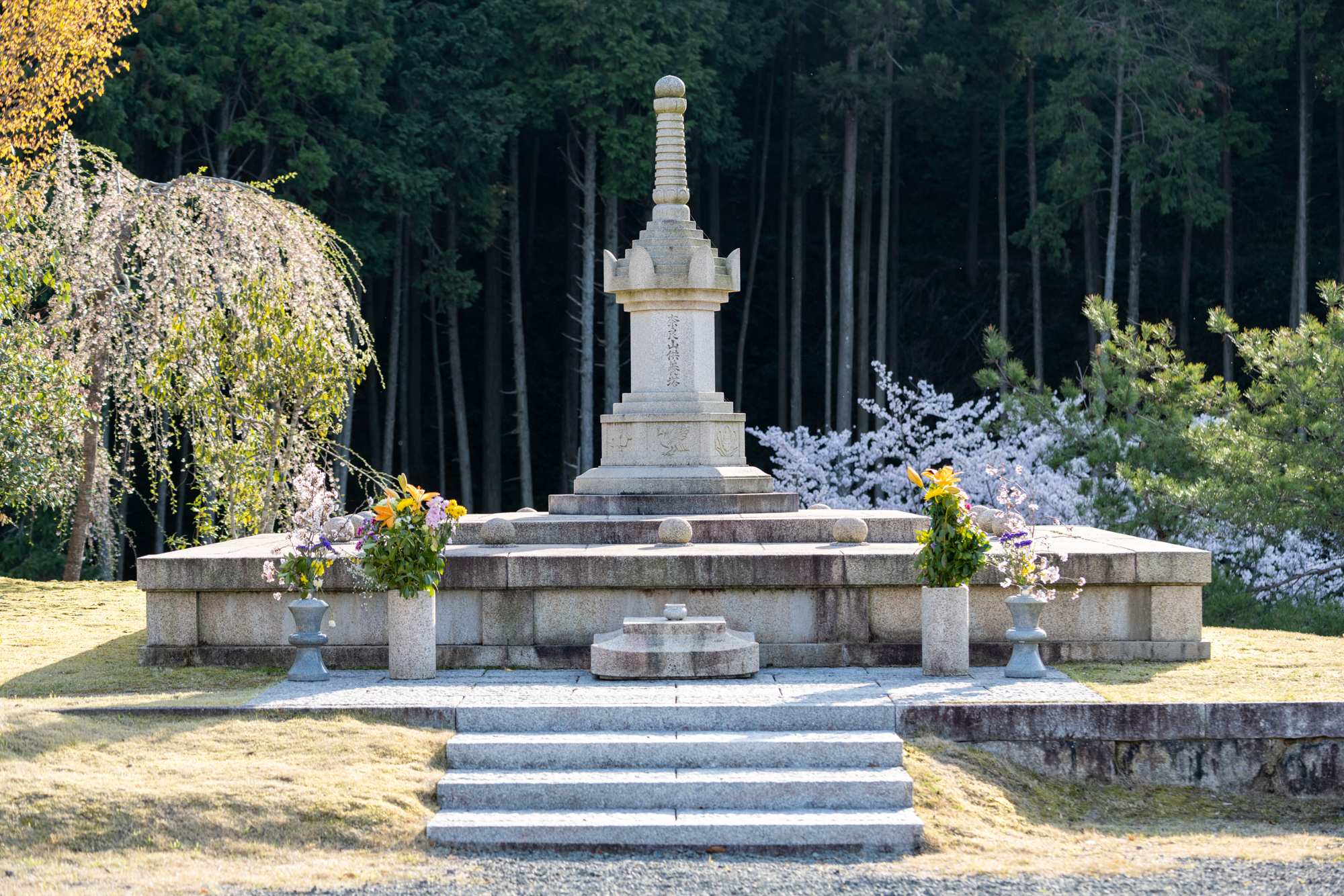 奈良山霊苑 利用補助券（30万円）【永代供養 樹木葬 墓じまい 合祀 納骨 お墓 供養 愛媛県 鬼北町 山下石材】