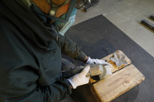 【重すぎ】石のこん棒（グレー／大島石）ガチで石！持てない！ ｜ インテリア オブジェ 大島石 ディスプレイ 高重量 ハンドメイド 重すぎ 模造 ネタ ゲーム ダンジョン 冒険 ゲーム風 男性向け マッチョ 筋トレ おもしろ 愛媛県鬼北町 邑偉石材 イフイ