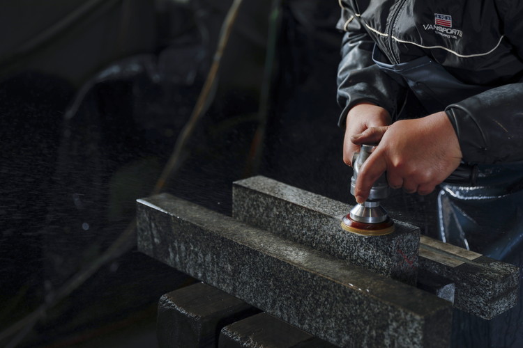 【オーダー/名入れ可能】おにっこプレートA 1枚（工場長の娘さん描き下ろし！） ｜ インテリア ナチュラル 自然 リラクゼーション 室内 プレゼント 送料無料 人気 オススメ 初心者 玄関 リビング 愛媛県鬼北町 邑偉石材