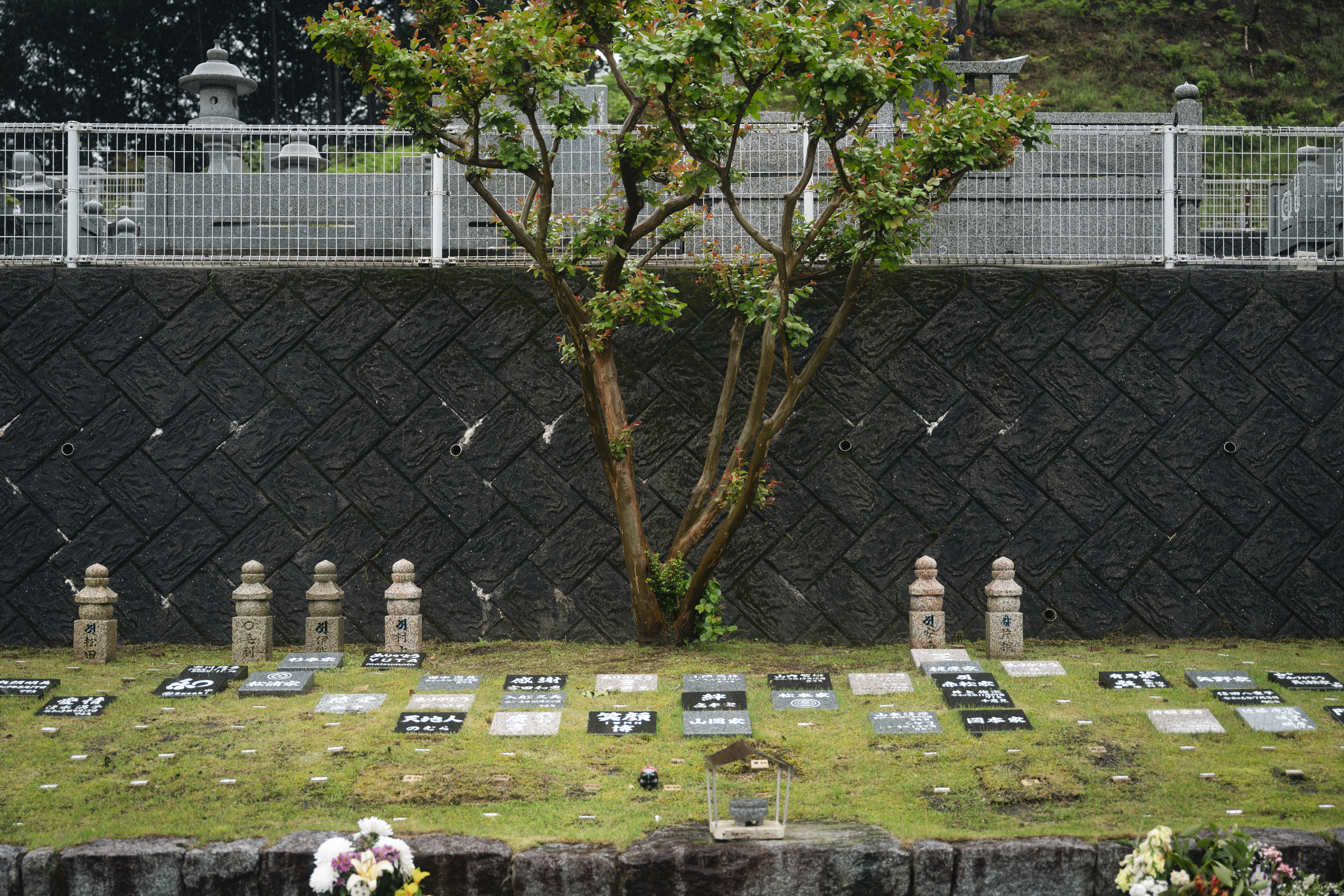 奈良山霊苑 利用補助券（30万円）【永代供養 樹木葬 墓じまい 合祀 納骨 お墓 供養 愛媛県 鬼北町 山下石材】