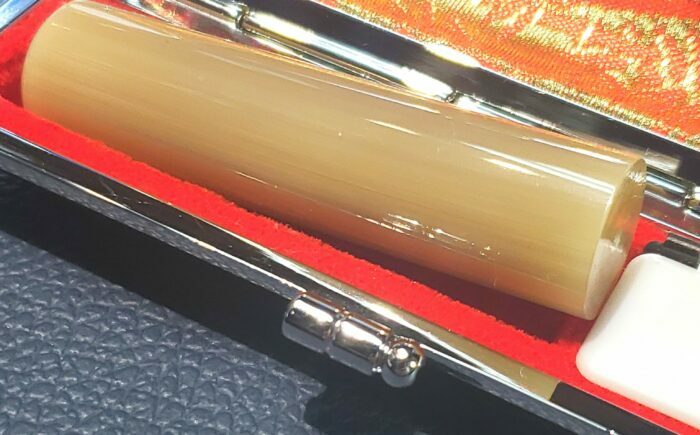 人生の節目にお役に立つ 実印と銀行印セット 職人に厳選された高級印材 牛角 実印約1.35cm・銀行印約1.2cm / ハンコ はんこ 判子 印鑑 実印 銀行印 贈答 プレゼント 【国見印章堂】 [ATEX016]