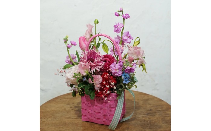【3回定期便】季節の生花カラーバスケットフラワーS / お花 フラワー ミニサイズ アレンジメント カラーバスケット おしゃれ インテリア 省スペース プチギフト おまかせ 手作り 雑貨 季節の便り 初心者 高知【株式会社tomoni】 [ATCG056]