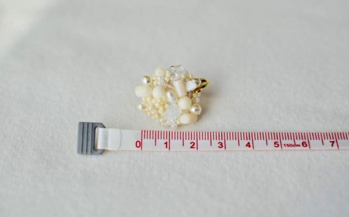【宝石珊瑚】 (選べる) 赤、白、ピンク珊瑚の刺繍ピアス イヤリング 【株式会社ケンセン35】 [ATAR050-03]