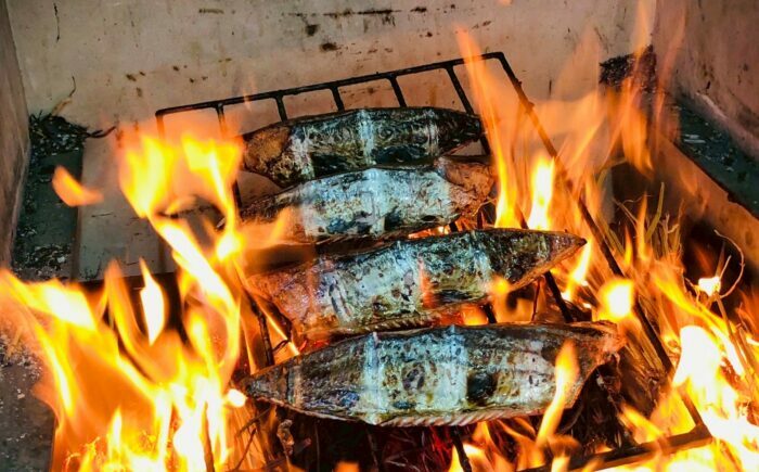 【高知県産】 藁焼きカツオたたき（腹節・背節 各1本）たたきタレセット / 高知 土佐 カツオ かつお 鰹 たたき 鰹のたたき かつおのたたき 魚 海鮮 冷凍　【株式会社サンマリン】 [ATHA004]