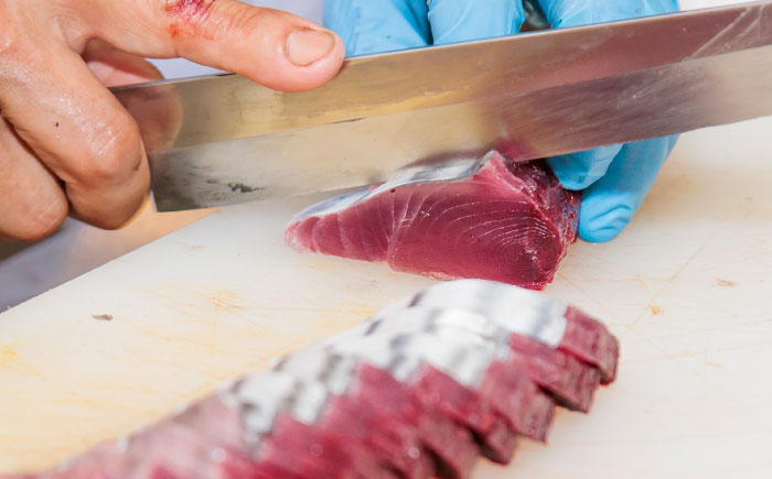 【冷凍】 びりガツオたたきと刺身 約250g/節 4節 冷凍 鰹 カツオ 魚 さかな 海鮮 魚介類 本場 土佐 個包装 ふるさと納税カツオ 高知県 高知市 刺し身 天然 【ゆず庵2】 [ATHM004]