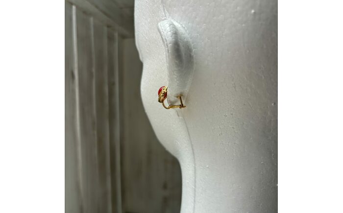 【記念日の贈り物に】K18ゴールドと土佐産赤珊瑚の華やかなダイヤモンドイヤリング D0.03ct/専用ケース付 / プレゼント ギフト レディース 【有限会社米沢サンゴ店】 [ATCX072]