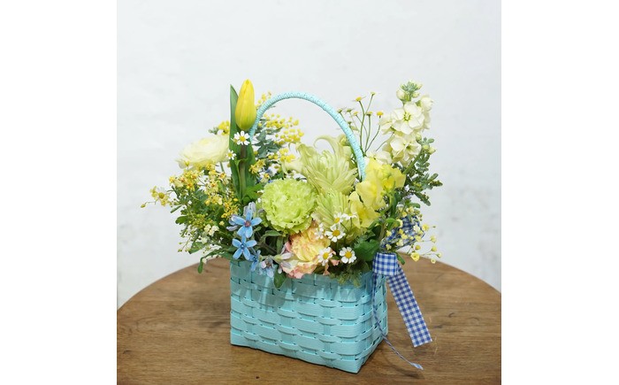 【12回定期便】季節の生花カラーバスケットフラワーM / お花 フラワー カラーバスケット アレンジ 映える リビング 装飾 作家もの カゴ 定期便 人気 季節の生花 収納バスケット ハイセンス ギフト 高知【株式会社tomoni】 [ATCG061]