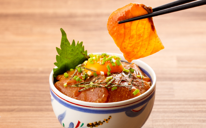【高知県産】 さわらのゴマ醤油だれ 漬け丼 約80g×5パック / さわら サワラ 鰆 醤油 タレ 漬け 魚 海鮮 丼ぶり 小分け パック 冷凍 【株式会社サンマリン】 [ATHA003]