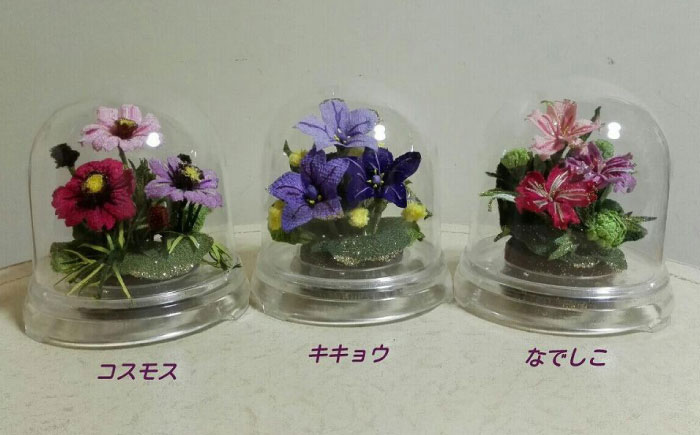 ドーム花器の花装飾（小）＜コスモス・われもこう＞　らんまん 花 雑貨 造花 インテリア お祝い ギフト 贈答 人気 送料無料 高知市 【花工房美呂】 [ATCO010]