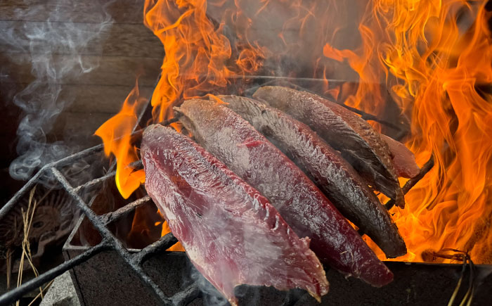 【冷凍】 びりガツオたたきと刺身 約250g/節 4節 冷凍 鰹 カツオ 魚 さかな 海鮮 魚介類 本場 土佐 個包装 ふるさと納税カツオ 高知県 高知市 刺し身 天然 【ゆず庵2】 [ATHM004]