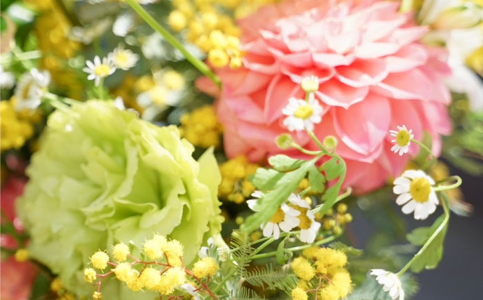 【12回定期便】生花花束 ブーケM初回花瓶付 【株式会社tomoni】 [ATCG022]