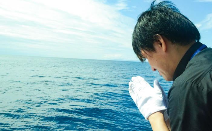 愛猫のための代行海洋散骨供養チケット 3000円分 (粉骨・散骨証明書・ブックレット付) / ペット供養 愛猫供養 猫 ねこ ネコ 海 埋葬 自然葬 葬儀 お別れ 弔い サービス 代行 委託 メモリアル 遺骨 粉骨 船 プラン 【龍馬カンパニー株式会社】 [ATID002]