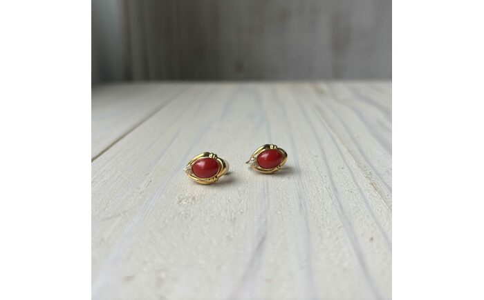 【記念日の贈り物に】K18ゴールドと土佐産赤珊瑚の華やかなダイヤモンドイヤリング D0.03ct/専用ケース付 / プレゼント ギフト レディース 【有限会社米沢サンゴ店】 [ATCX072]